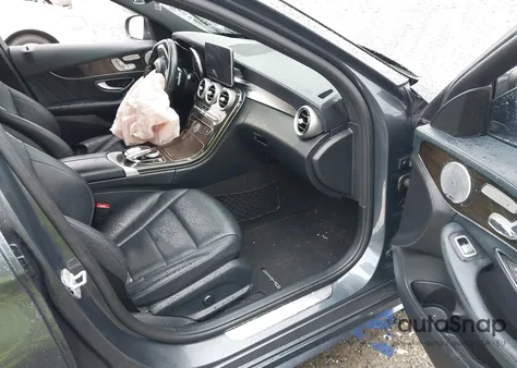 2015 Mercedes-Benz C 300 Sport из США, поврежденный, VIN 55SWF4JB5FU077424